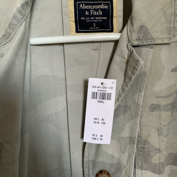 Abercrombie & Fitch camo vest - Picture 3 of 3